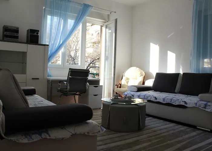 Cozy Apartment Mihaela With Balcony, Near Park Marjan & Old Town - Quiet Neighborhood